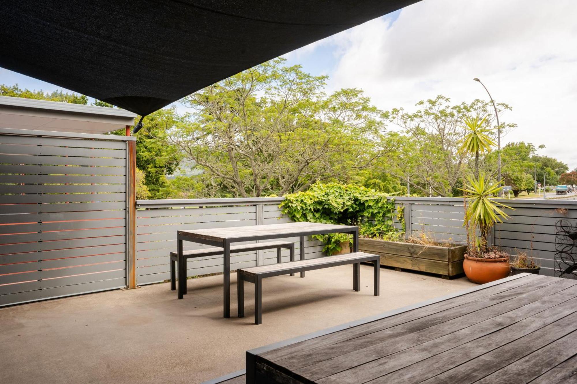 Haka House Rotorua Hostel Ngoại thất bức ảnh A rooftop terrace in Brisbane, Australia