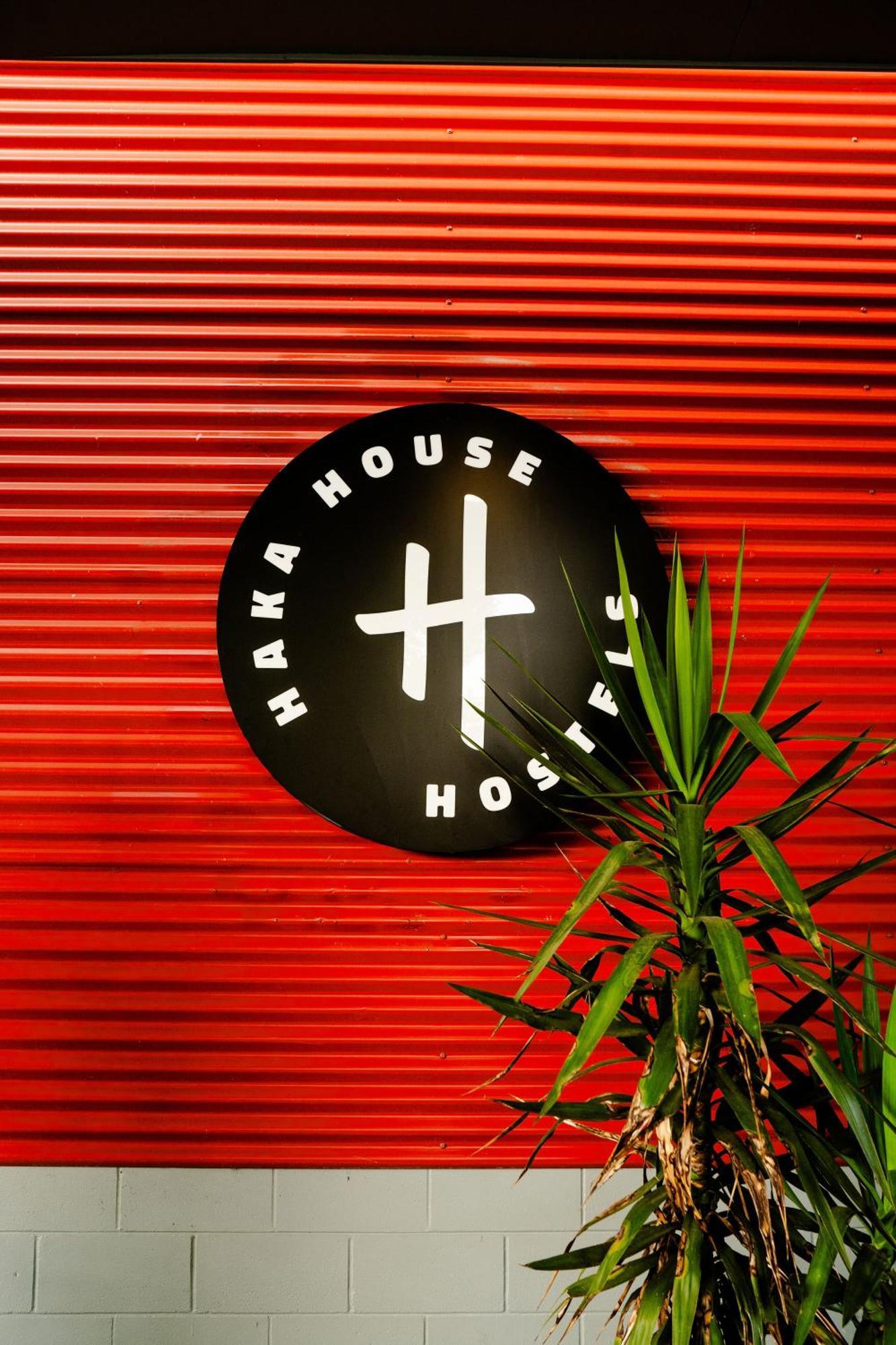 Haka House Rotorua Hostel Ngoại thất bức ảnh Haka House